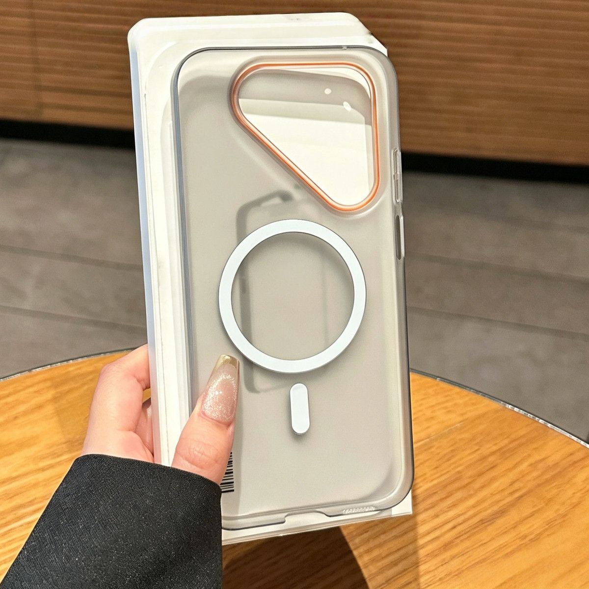 Matowe, półprzezroczyste etui  – Huawei Pura 70 recenzja i cena